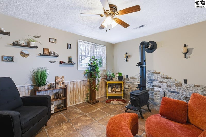 23618 S Dean Rd, Pretty Prairie, KS 67570