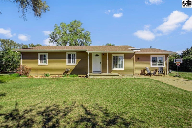 23618 S Dean Rd, Pretty Prairie, KS 67570