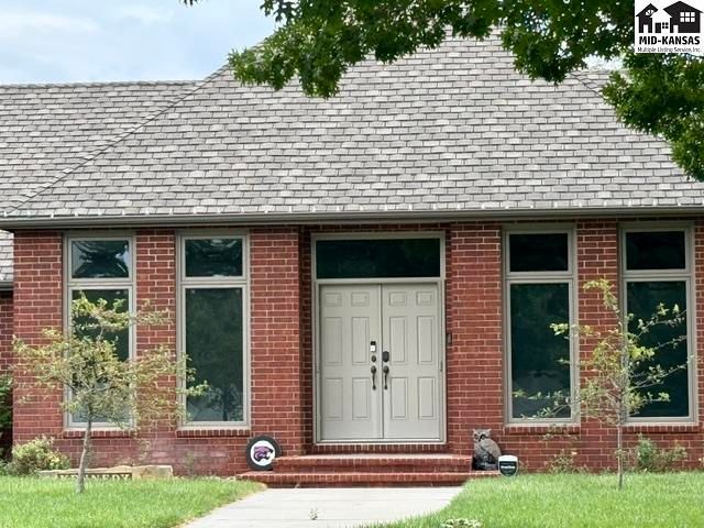 3306 Thunderbird Dr, Hutchinson, KS 67502-9227