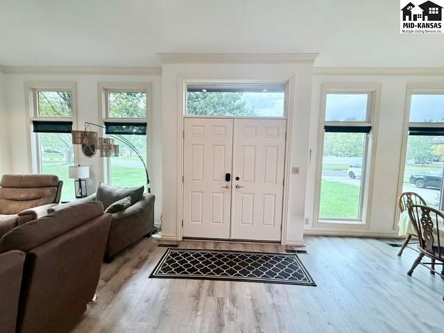 3306 Thunderbird Dr, Hutchinson, KS 67502-9227