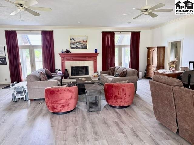 3306 Thunderbird Dr, Hutchinson, KS 67502-9227