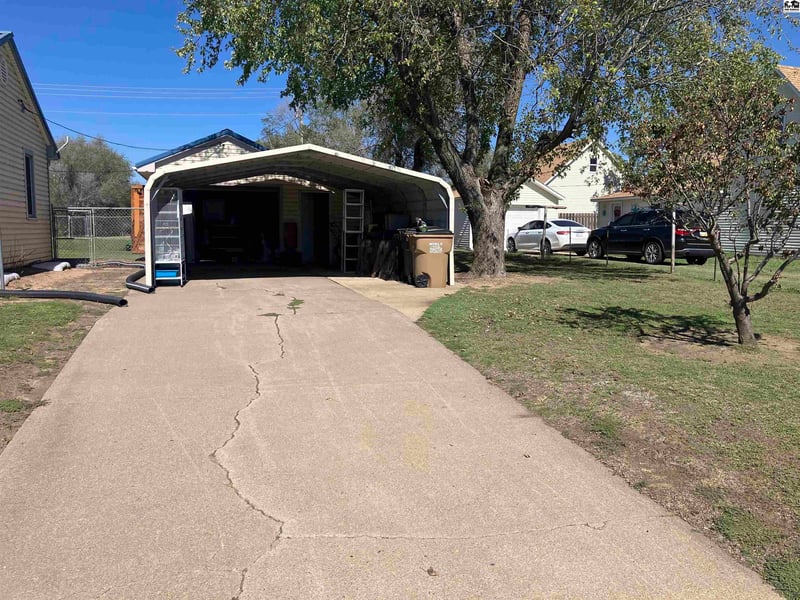 412 E Grant, Greensburg, KS 67054