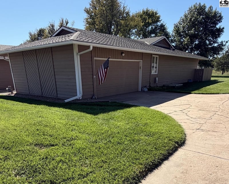 2229 Dover Dr, Hutchinson, KS 67502