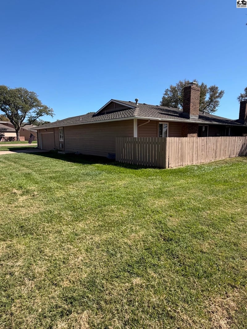 2229 Dover Dr, Hutchinson, KS 67502