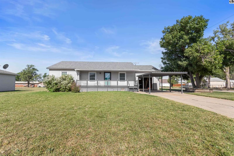 600 S 3rd St, Bushton, KS 67427