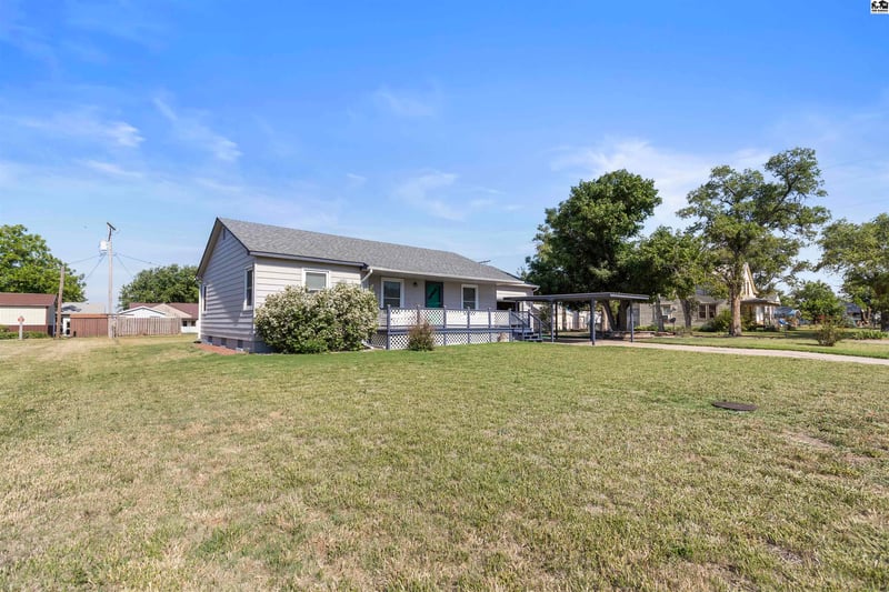 600 S 3rd St, Bushton, KS 67427