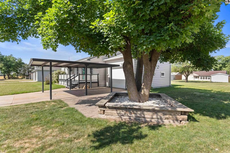 600 S 3rd St, Bushton, KS 67427