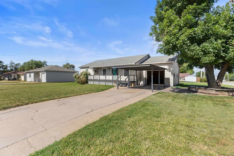 600 S 3rd St, Bushton, KS 67427