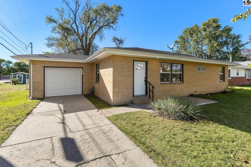 3013 N Elm St, Hutchinson, KS 67502