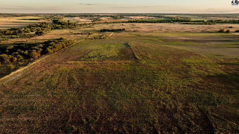 000 W Parallel Rd, Arlington, KS 67514