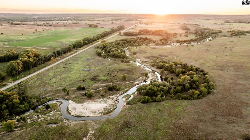 000 W Parallel Rd, Arlington, KS 67514