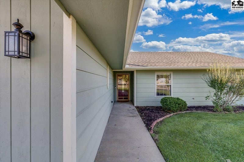 1807 E 26th Ave, Hutchinson, KS 67502