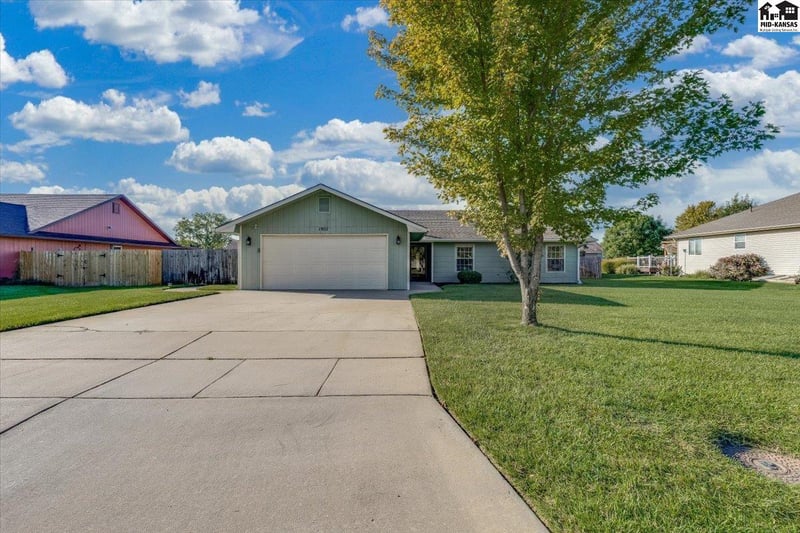 1807 E 26th Ave, Hutchinson, KS 67502