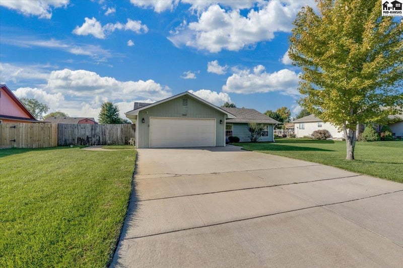 1807 E 26th Ave, Hutchinson, KS 67502