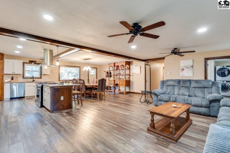 229 W 56th Ave, Hutchinson, KS 67502