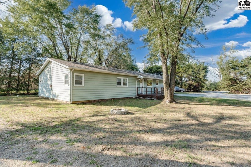 229 W 56th Ave, Hutchinson, KS 67502