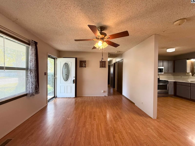 805 Keast St, Hutchinson, KS 67501