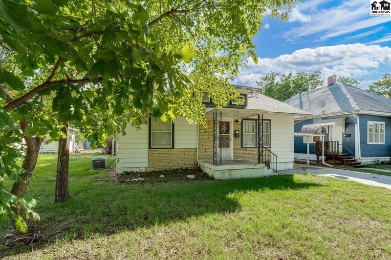 219 E 12th Ave, Hutchinson, KS 67501