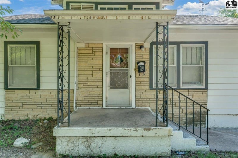 219 E 12th Ave, Hutchinson, KS 67501