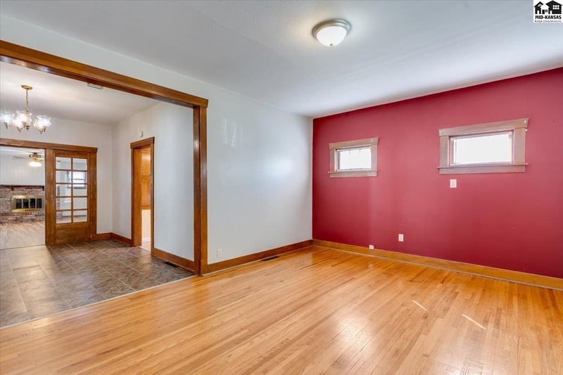 219 E 12th Ave, Hutchinson, KS 67501