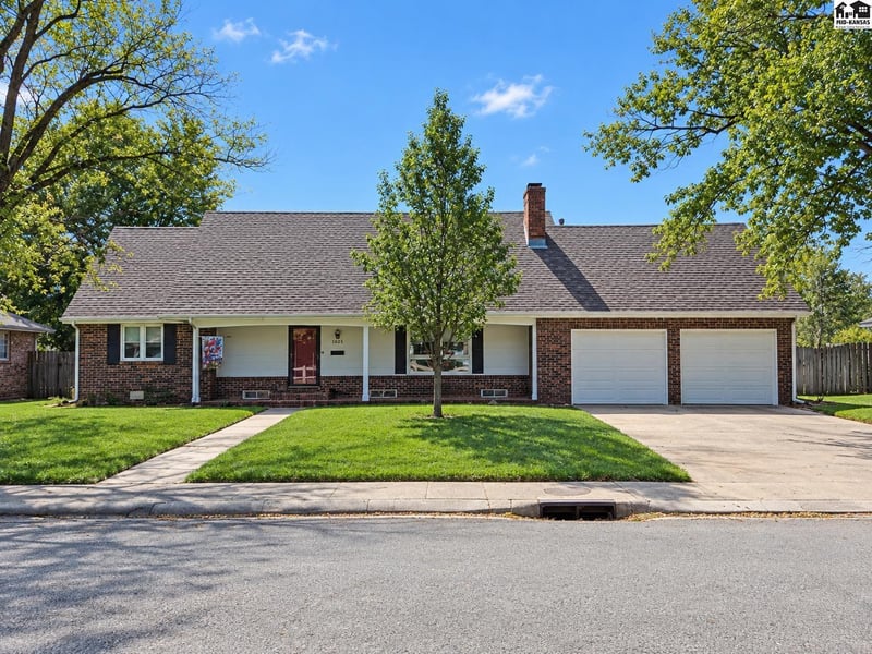 1305 W 24th Ave, Hutchinson, KS 67502