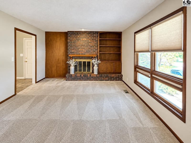 1305 W 24th Ave, Hutchinson, KS 67502