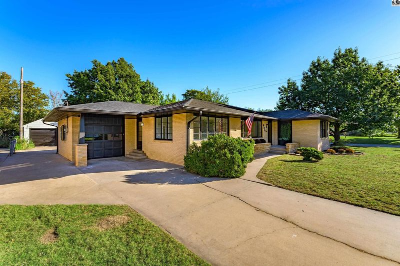 600 W 23rd St, Hutchinson, KS 67502