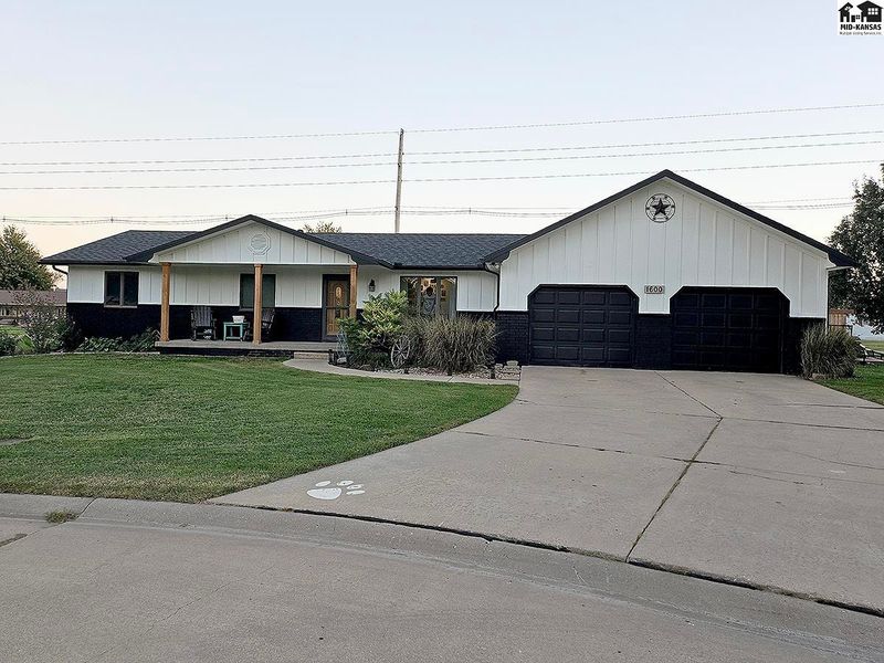 1600 Pintail Ct, Mcpherson, KS 67460
