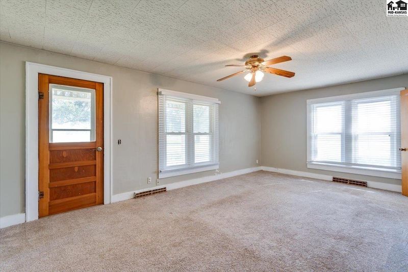 10931 279th St West, Mount Hope, KS 67108
