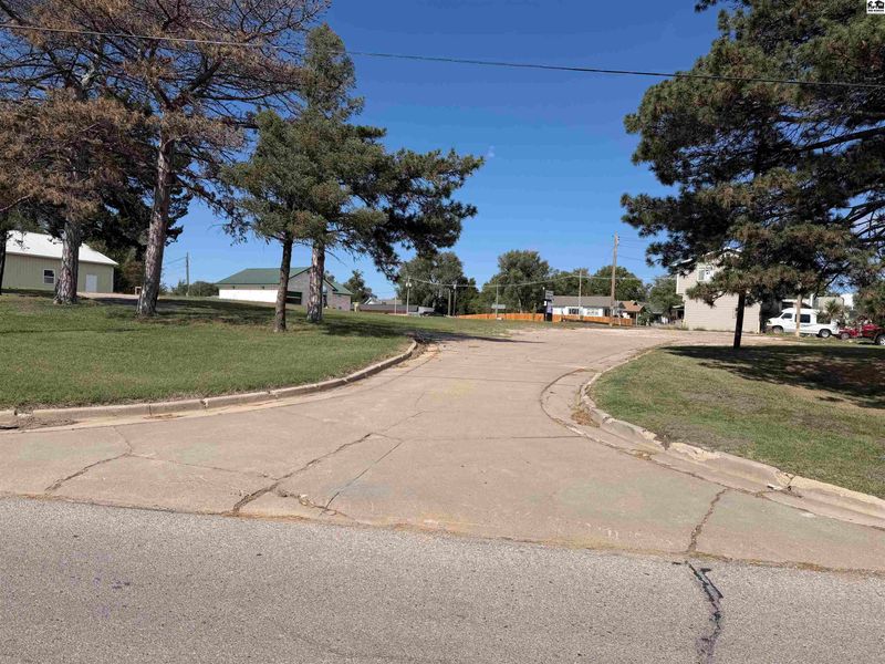 701 E 1st St, Pratt, KS 67124
