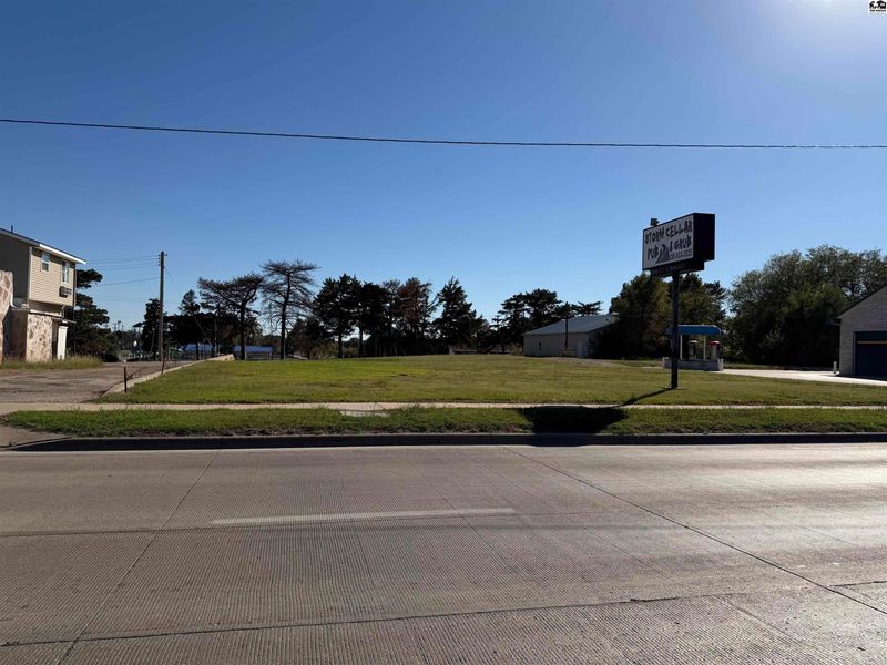 701 E 1st St, Pratt, KS 67124