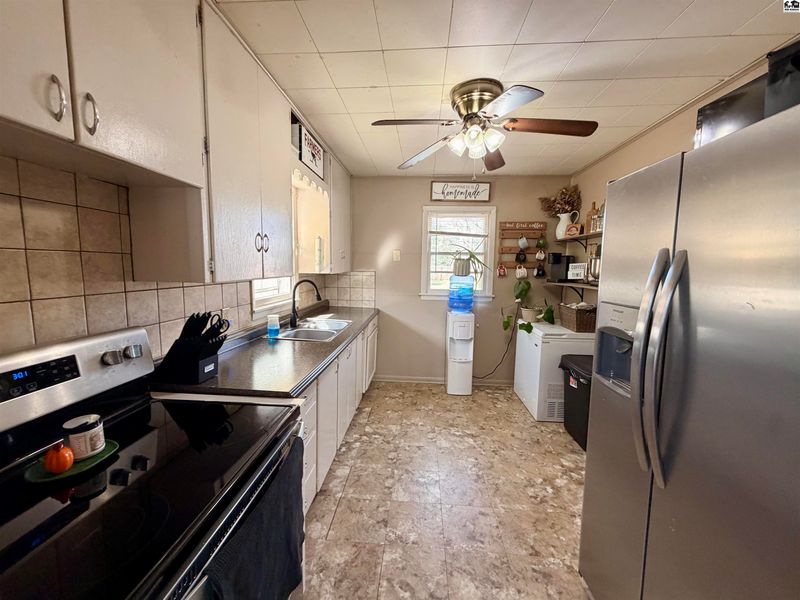 618 W 10th Ave, Hutchinson, KS 67501