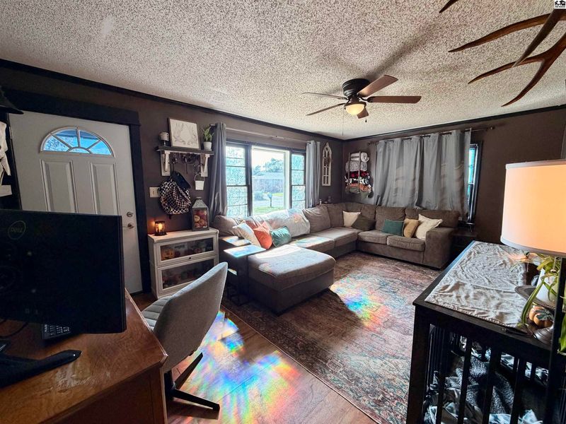618 W 10th Ave, Hutchinson, KS 67501