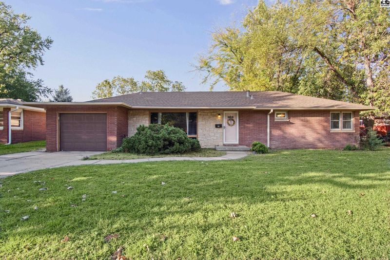 641 E Simpson St, Mcpherson, KS 67460