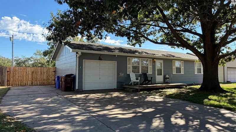 821 Pine Ct, Mcpherson, KS 67460