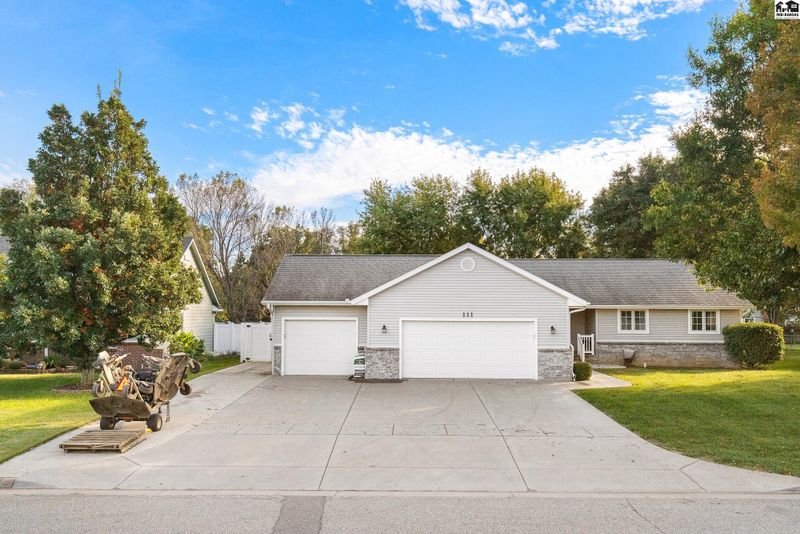 111 E 8th St, Haven, KS 67543