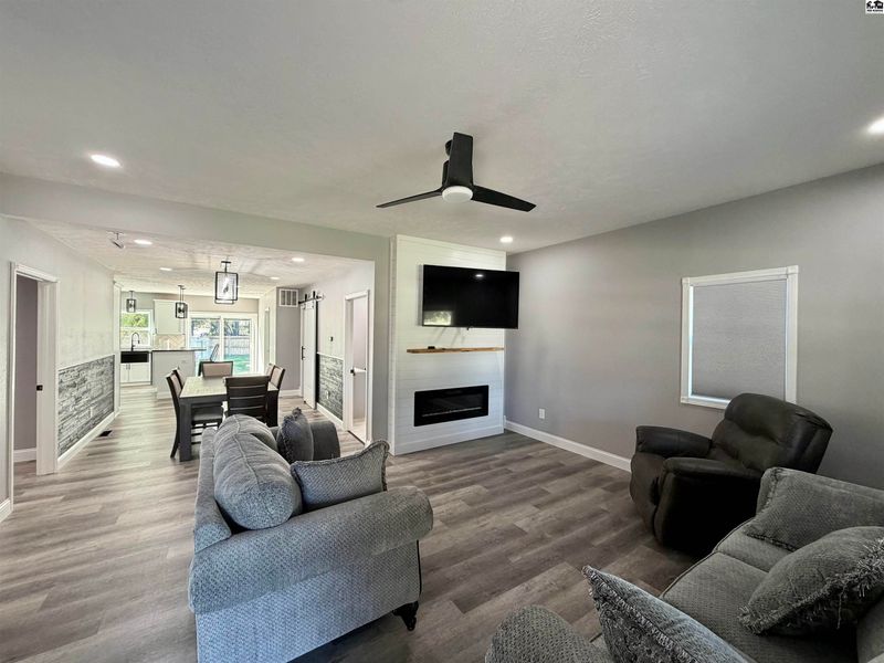505 N West Ave, Lyons, KS 67554