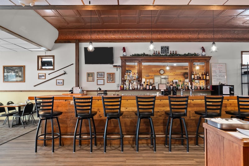 1027 S Main St, Oshkosh, WI 54902-6019