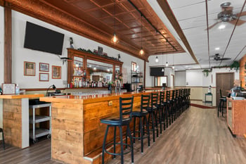 1027 S Main St, Oshkosh, WI 54902-6019