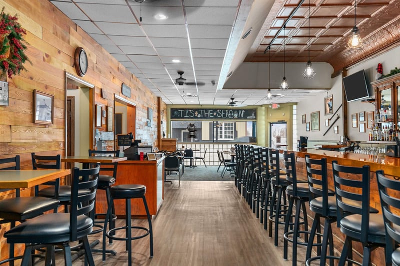 1027 S Main St, Oshkosh, WI 54902-6019