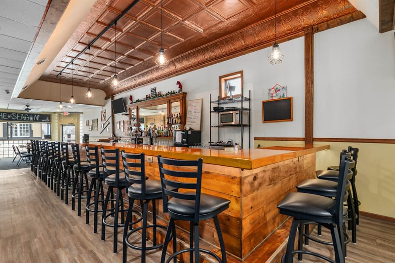 1027 S Main St, Oshkosh, WI 54902-6019