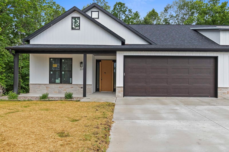 205 Deer Shed Trl #20, Green Bay, WI 54302