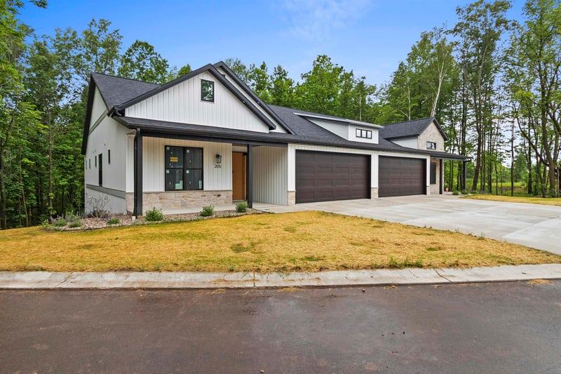 205 Deer Shed Trl #20, Green Bay, WI 54302