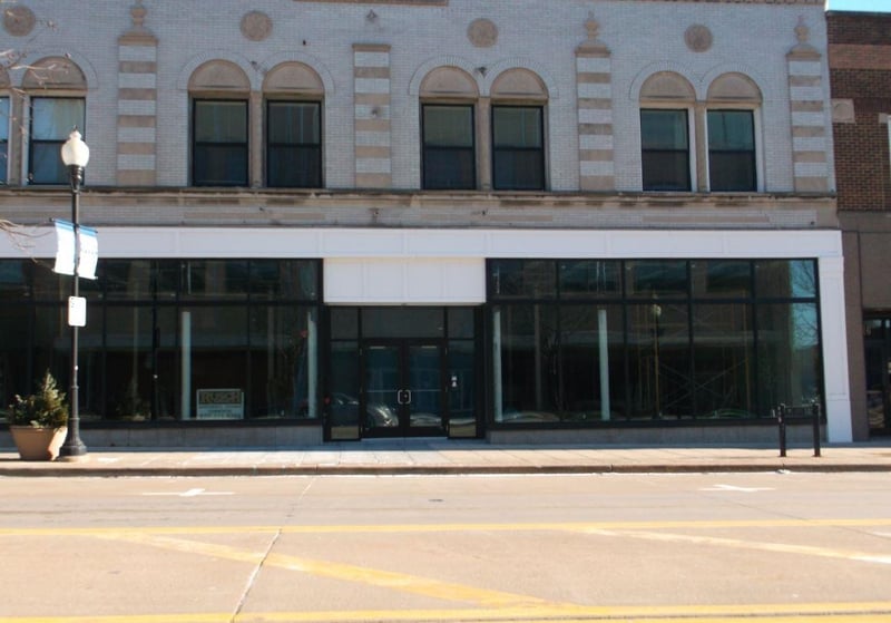220 N Main St, Oshkosh, WI 54902-379