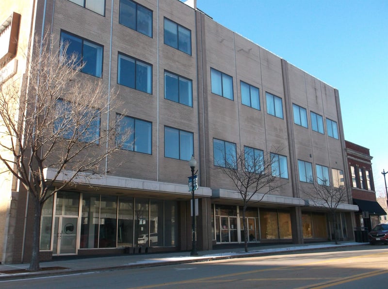 217 N Main St, Oshkosh, WI 54901-4814