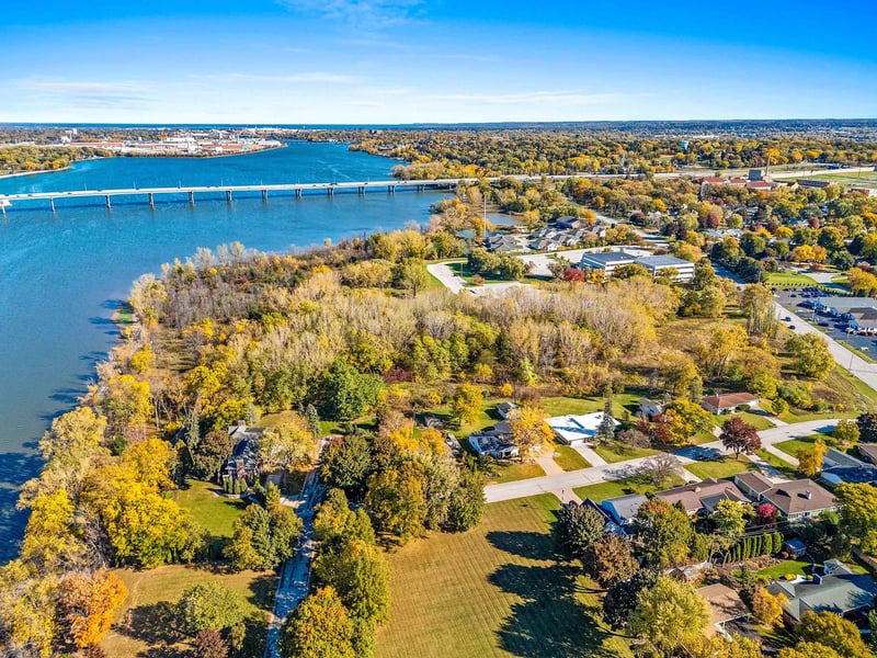 3200 Riverside Dr, Green Bay, WI 54301-2630
