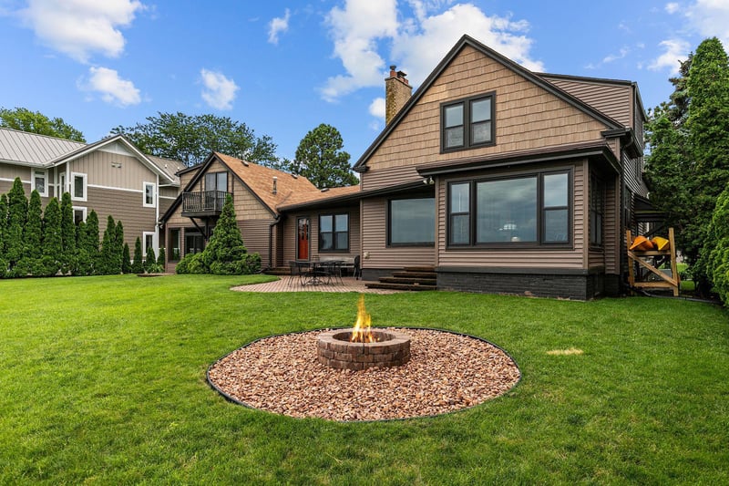 2346 Hickory Ln, Oshkosh, WI 54901