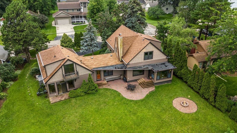 2346 Hickory Ln, Oshkosh, WI 54901