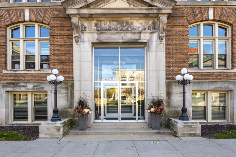 105 Washington Ave #104, Oshkosh, WI 54901-4978
