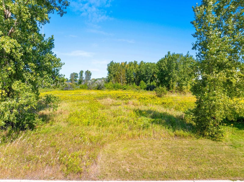 Lowell Dr, Green Bay, WI 54311